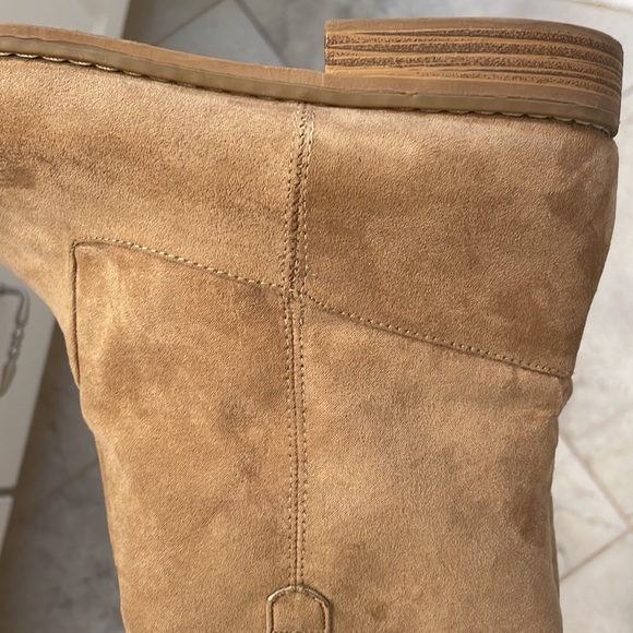 The cutest Suede tan ankle boots. Size 10 - Picture 4 of 4